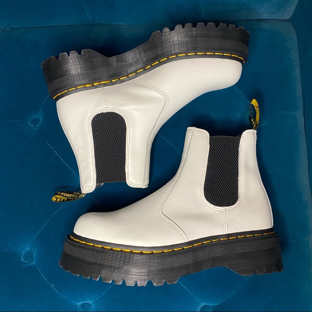 NIB Doc Martens white smooth leather platform 2976 quad chelsea boot - Picture 3 of 14